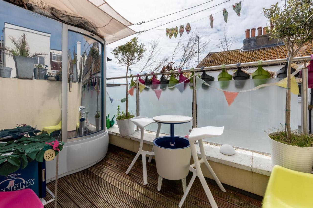 Little Brighton Beach Apartments - Also Separate Spa Cabin And Watersports Exteriér fotografie