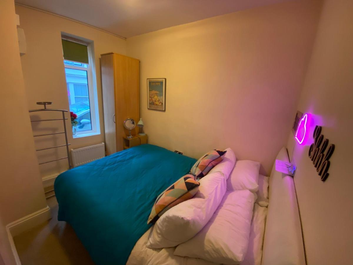 Little Brighton Beach Apartments - Also Separate Spa Cabin And Watersports Exteriér fotografie