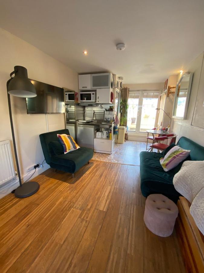 Little Brighton Beach Apartments - Also Separate Spa Cabin And Watersports Exteriér fotografie