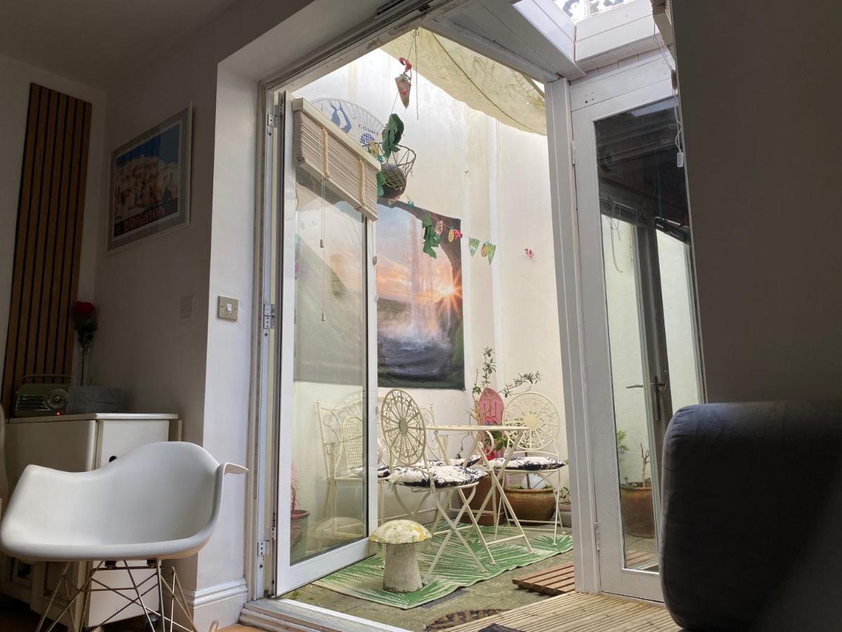 Little Brighton Beach Apartments - Also Separate Spa Cabin And Watersports Exteriér fotografie