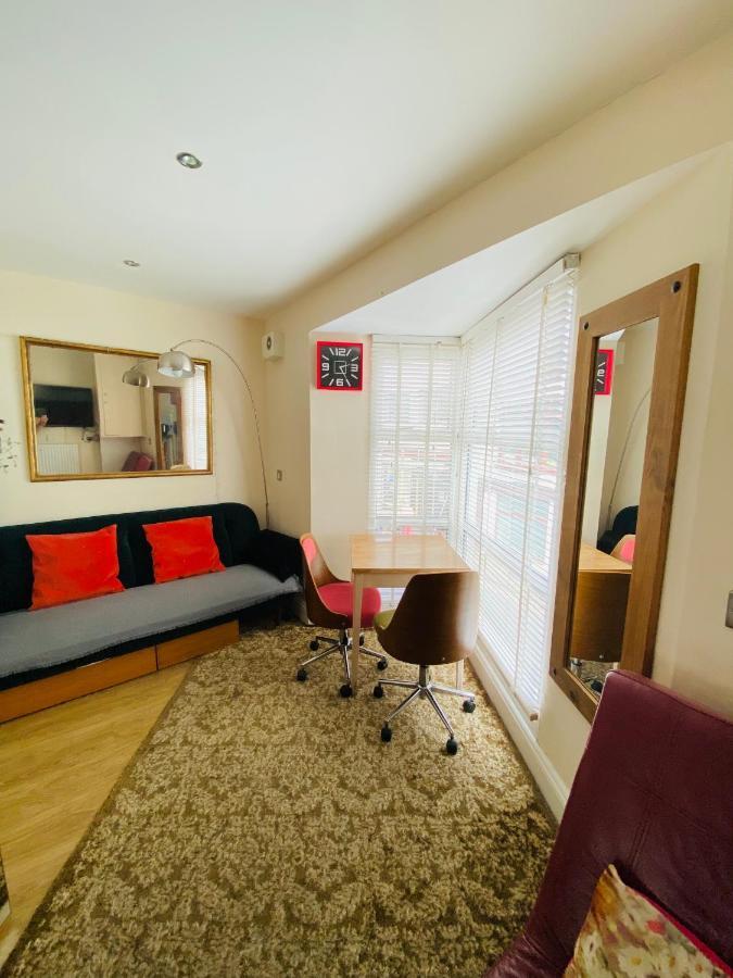 Little Brighton Beach Apartments - Also Separate Spa Cabin And Watersports Exteriér fotografie