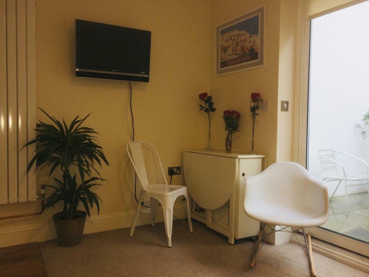 Little Brighton Beach Apartments - Also Separate Spa Cabin And Watersports Exteriér fotografie